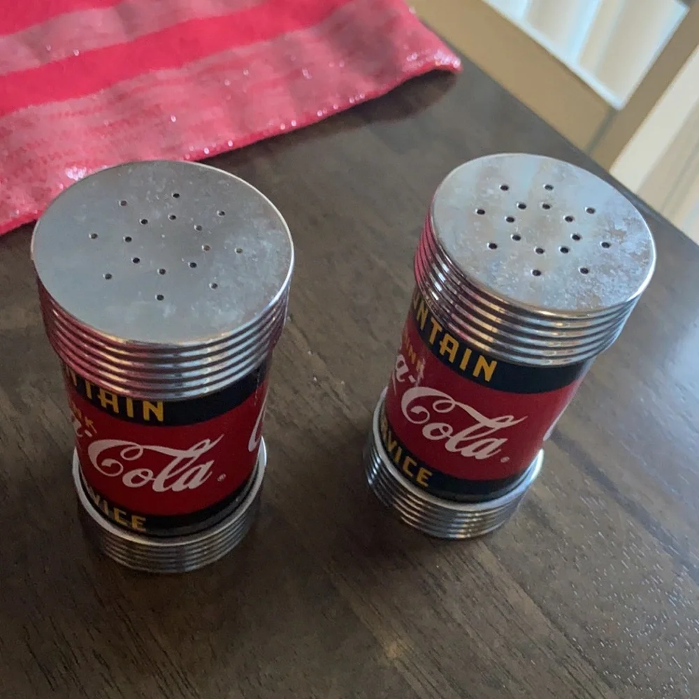 Vintage COCA COLA ~ FOUNTAIN SERVICE - SALT and PEPPER SHAKER SET